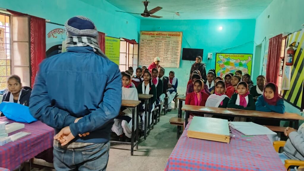सीतामढ़ी के 32 कस्तूरबा गांधी बालिका विद्यालयों में स्वास्थ्य विभाग द्वारा स्वास्थ्य जांच शिविर का आयोजन!