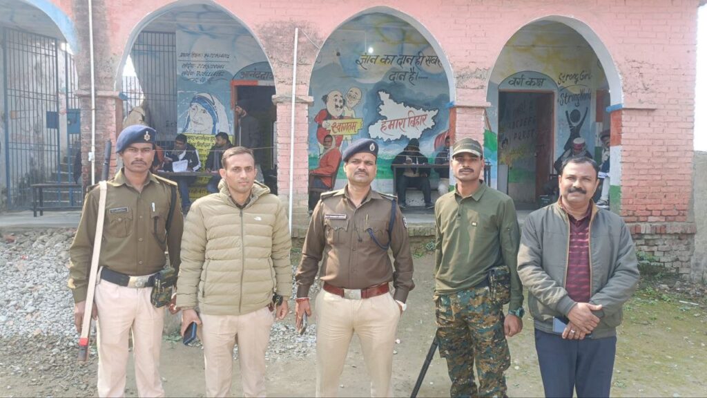 पुलिस अधीक्षक, सीतामढ़ी के निर्देशानुसार सीतामढ़ी पुलिस द्वारा बैंकिंग प्रतिष्ठानों /ATM में सुरक्षा-व्यवस्था सुनिश्चित करने हेतु बैंकों की सुरक्षा जांच की जा रही है।