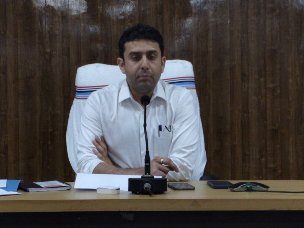 एलपीजी सिलेंडर एवं खाद्य सामग्रियों की कालाबाजारी करने वालों पर सख्त कार्रवाई, सीधे भेजे जाएंगे जेल : डीएम