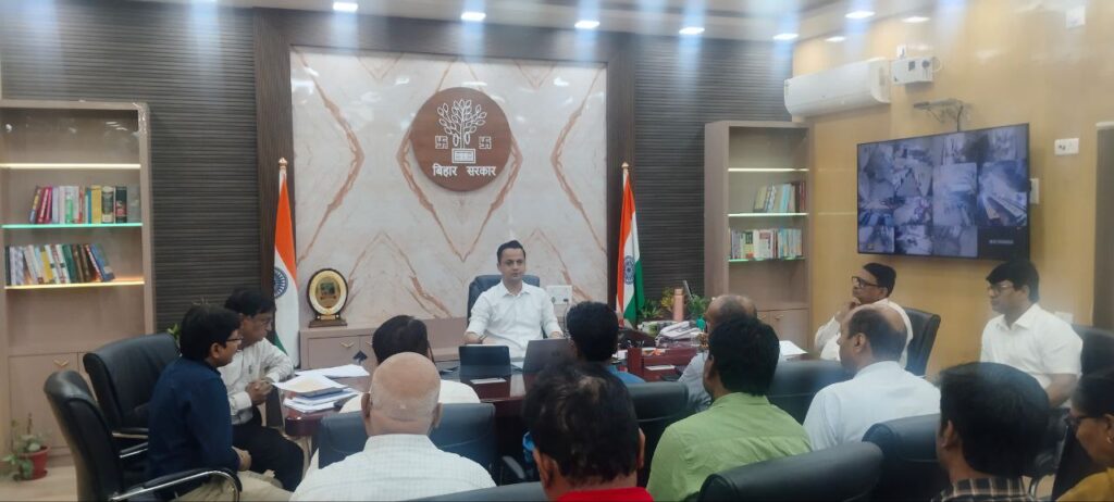 ⬛️ जिलाधिकारी आनंद शर्मा ने जिला स्वास्थ्य समिति की समीक्षा बैठक में स्वास्थ्य सेवाओं को और भी सुदृढ़ बनाने के दिए निर्देश ।