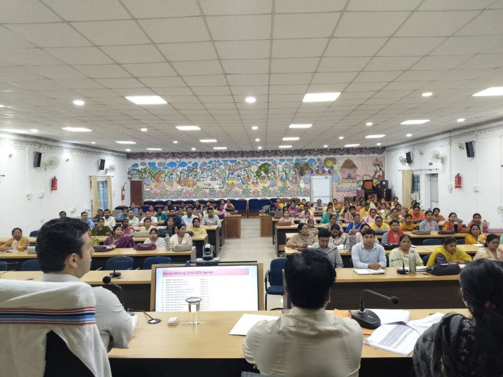 जिलाधिकारी रिची पांडेय की अध्यक्षता में आज परिचर्चा भवन में आईसीडीएस के कार्यों की समीक्षात्मक बैठक की गई।