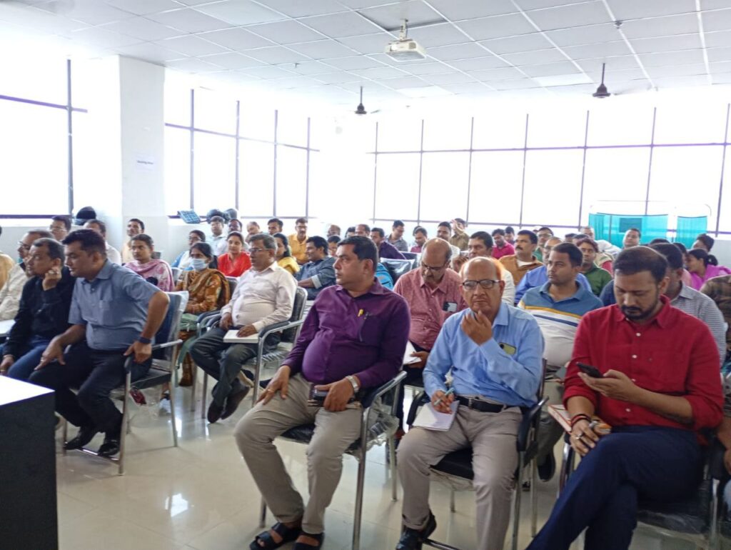 सिविल सर्जन डॉ. अखिलेश कुमार की अध्यक्षता में स्वास्थ्य विभाग की समीक्षात्मक बैठक संपन्न