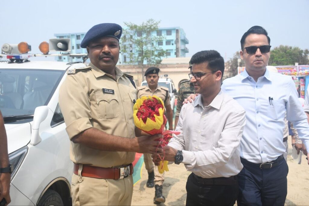 आज दिनांक 19.03.2026 को पुलिस अधीक्षक, सीतामढ़ी द्वारा अंचल कार्यालय, बेलसंड का औचक निरीक्षण किया गया।