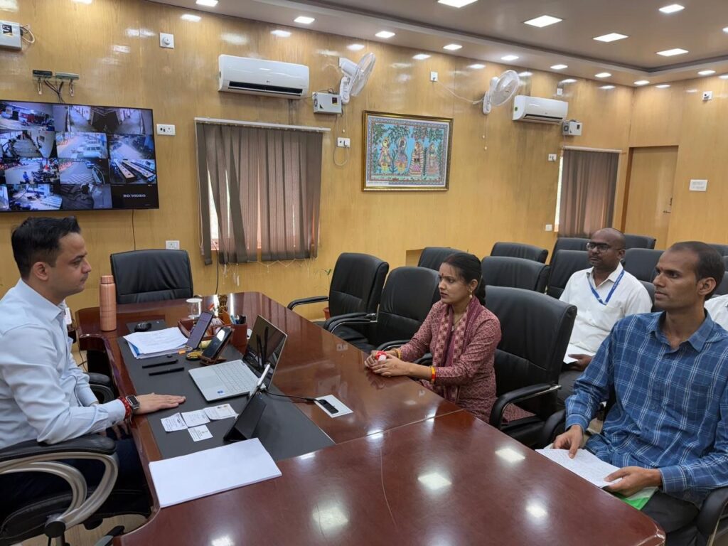 मिथिला महोत्सव 2026 के उद्घाटन के अवसर पर उपस्थित जिलाधिकारी, आनंद शर्मा एवं पुलिस अधीक्षक, योगेंद्र कुमार….*