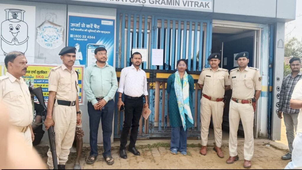 एलपीजी गैस की कालाबाजारी एवं अवैध* जमाखोरी के विरुद्ध व्यापक छापेमारी अभियान।—————————