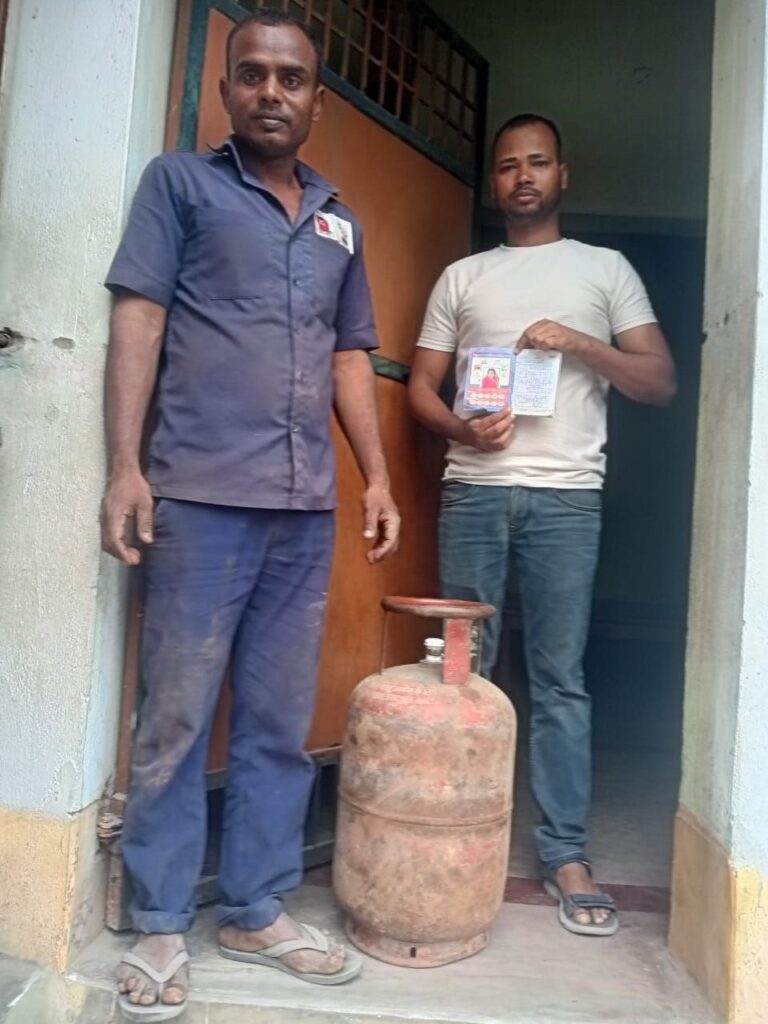 मधुबनी जिले में एलपीजी गैस की उपलब्धता एवं वितरण व्यवस्था पूरी तरह सामान्य एवं सुचारू है।