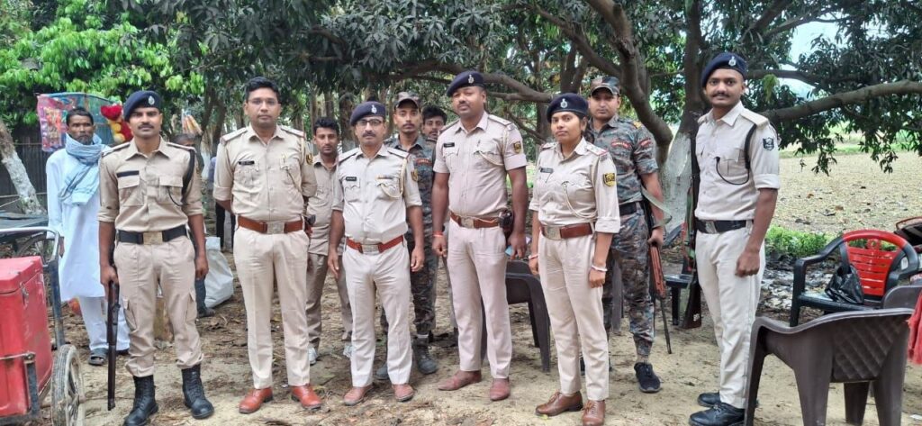 पुलिस अधीक्षक, सीतामढ़ी के निर्देशानुसार ईद-उल-फितर पर्व के शांतिपूर्ण एवं सौहार्दपूर्ण आयोजन को सुनिश्चित करने हेतु सीतामढ़ी पुलिस द्वारा व्यापक सुरक्षा एवं विधि-व्यवस्था संबंधी तैयारियाँ की गई हैं।