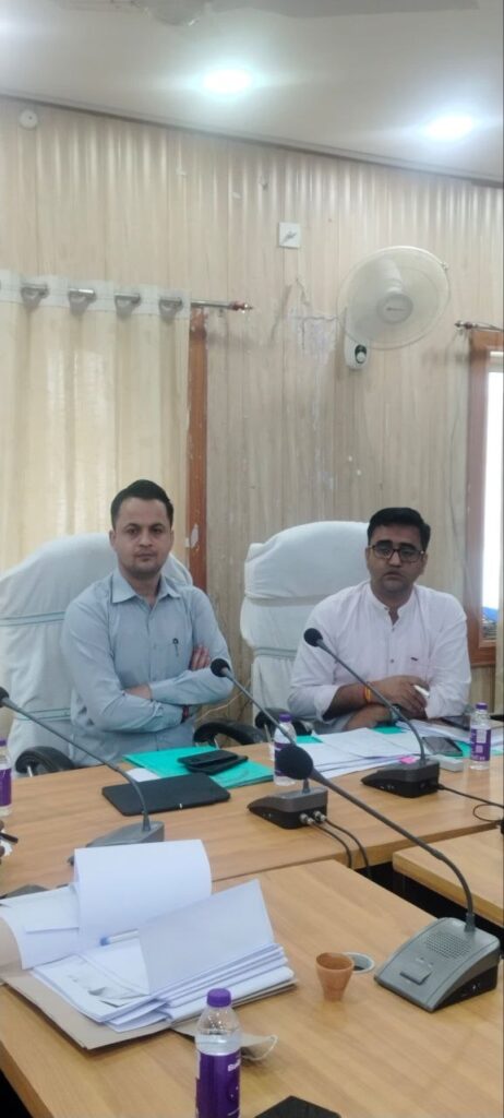 जिलाधिकारी आनंद शर्मा की अध्यक्षता में राजस्व एवं* आंतरिक संसाधन की समीक्षा बैठक आयोजित