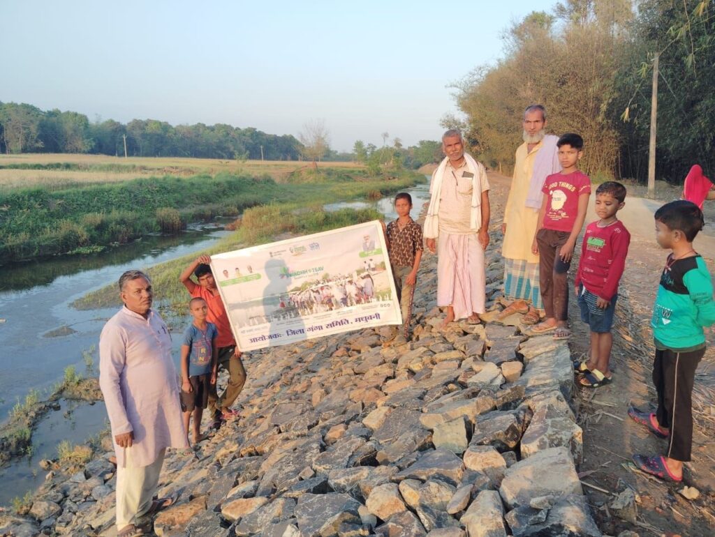 बिहूल-बलान नदी तट पर जल संरक्षण को लेकर जन जागरूकता कार्यक्रम आयोजित