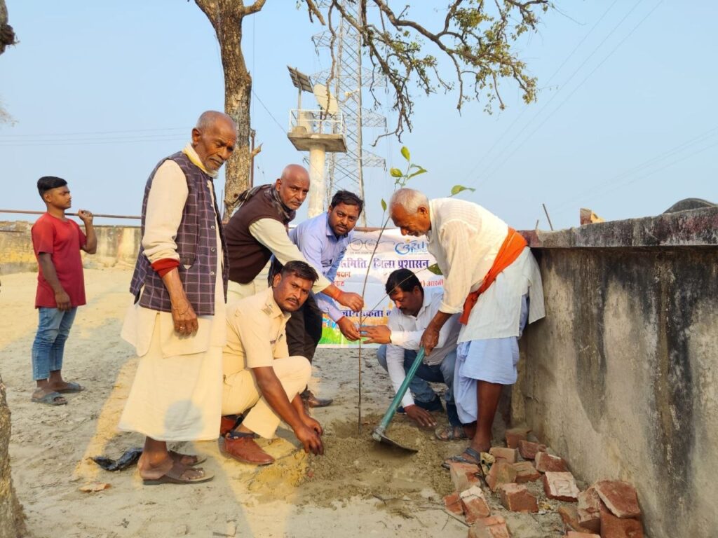 नदियों के किनारे वृक्षारोपण से भू-क्षरण पर लगेगी रोक: डीपीओ आनंद अंकित