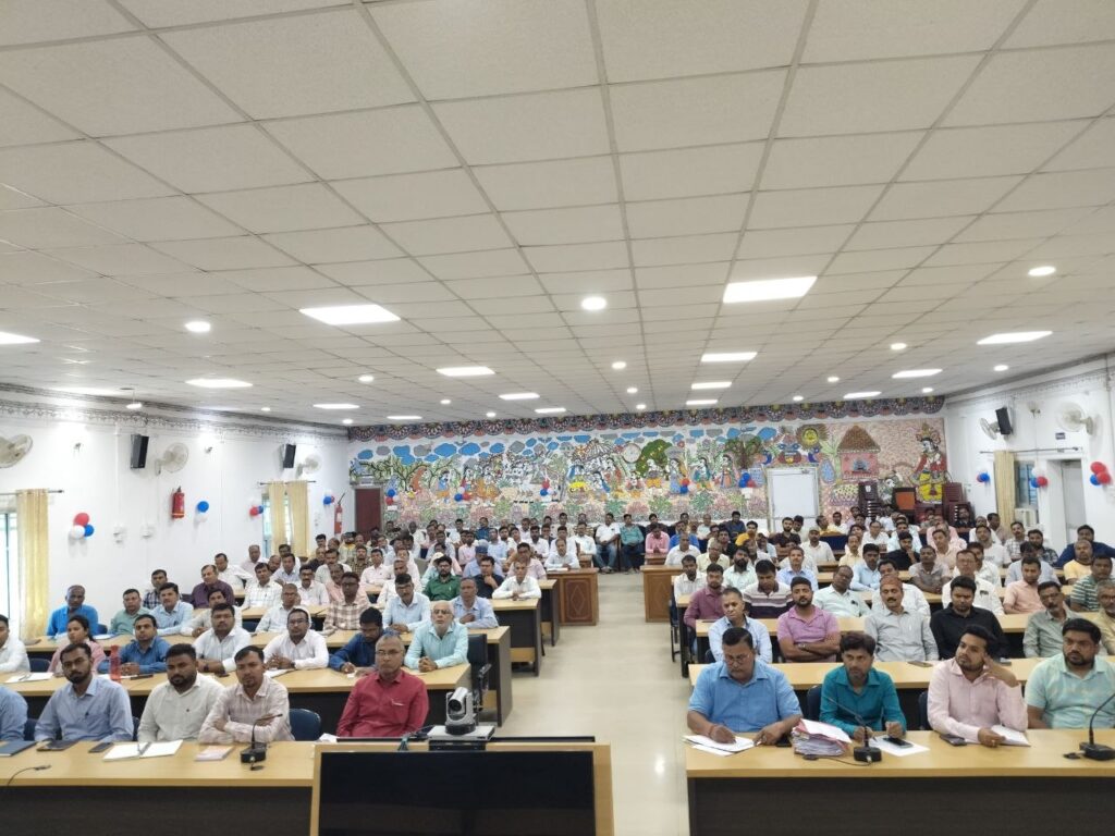 पश्चिम एशिया में जारी संकट एवं अंतरराष्ट्रीय स्तर पर उत्पन्न परिस्थितियों के मद्देनजर जिला प्रशासन पूरी तरह सतर्क है। इसी क्रम में जिलाधिकारी श्री रिची पांडे की अध्यक्षता में समाहरणालय स्थित परिचर्चा भवन में उर्वरक के थोक एवं खुदरा विक्रेताओं के साथ एक महत्वपूर्ण बैठक आयोजित की गई।