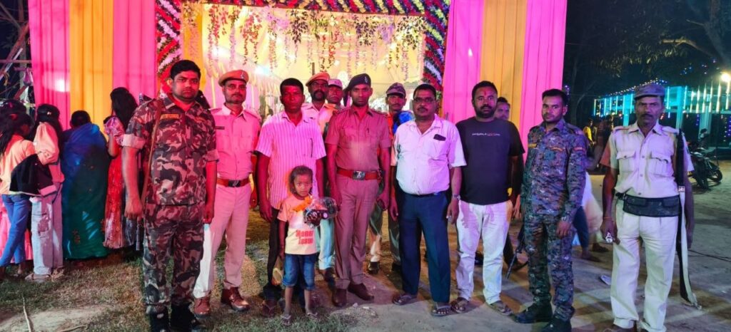 दिनांक 25/26-03-2026 की मध्य रात्रि पुलिस अधीक्षक, सीतामढ़ी के निर्देशानुसार अनुमंडल पुलिस पदाधिकारी, बेलसंड द्वारा विधि-व्यवस्था संधारण एवं सुरक्षा सुनिश्चित करने के उद्देश्य से जिलांतर्गत विभिन्न थाना क्षेत्रों में ओ०डी० जांच , गश्ती दल एवं डायल 112 की सतर्कता एवं सक्रियता का औचक निरीक्षण किया गया।