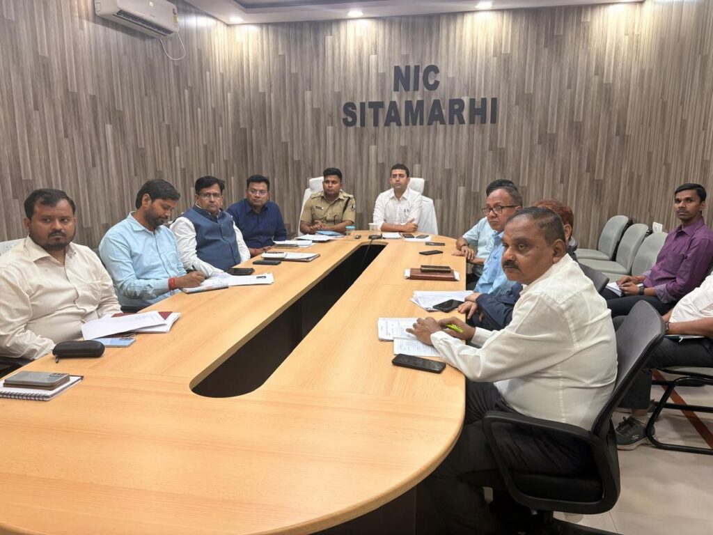 आज दिनांक 30 मार्च 2026 को मुख्य सचिव, बिहार सरकार द्वारा शाम 5:00 बजे वीडियो कॉन्फ्रेंसिंग के माध्यम से सभी प्रमंडलीय आयुक्त,सभी जिलाधिकारी एवं सभी पुलिस अधीक्षक के साथ एलपीजी से संबंधित समीक्षात्मक बैठक की गई।