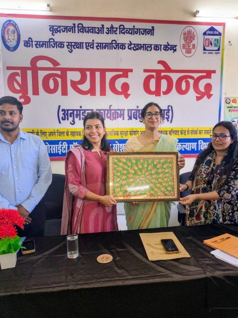 आज दिनांक 5 अप्रैल 2026 को समाज कल्याण विभाग, बिहार सरकार के सचिव श्रीमती वंदना प्रेयसी की द्वारा बुनियाद केंद्र पुपरी का निरीक्षण किया गया। निरीक्षण के दौरान सचिव महोदया के साथ एसडीएम पुपरी, सहायक निदेशक जिला दिव्यांगजन सशक्तिकरण कोषांग, सहायक निदेशक जिला सामाजिक सुरक्षा कोषांग एवं जिला कार्यक्रम पदाधिकारी आईसीडीएस सीतामढ़ी उपस्थित थे।