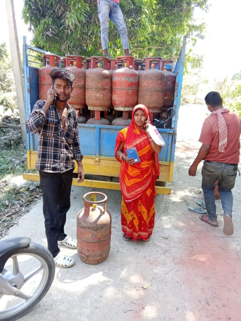 —–जिले के विभिन्न कंपनियों के पेट्रोल पम्पों पर पेट्रोल(मोटर स्पिरिट) 533.2 हजार लीटर तथा डीजल (हाई स्पीड डीजल) 724.3 हजार लीटर का स्टॉक है उपलब्ध