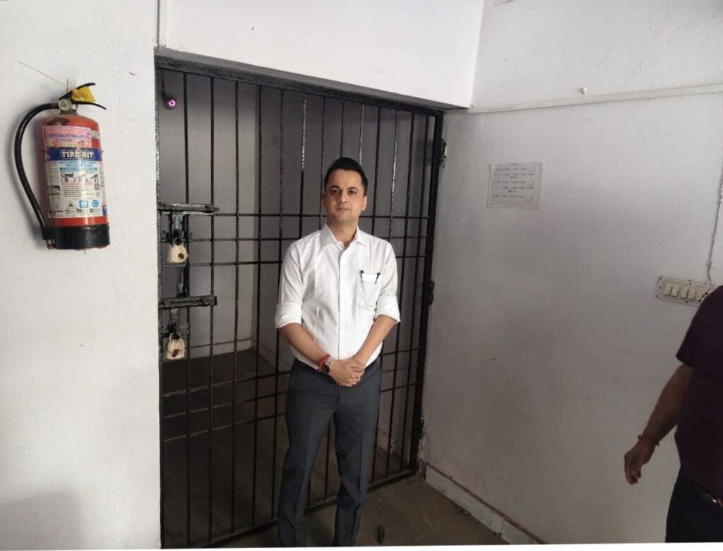 ■ जिलाधिकारी सह जिला निर्वाचन पदाधिकारी, आनंद शर्मा ने ईवीएम वेयर हाउस का किया मासिक निरीक्षण।—————————————- मधुबनी 08 अप्रैल 2026—————————