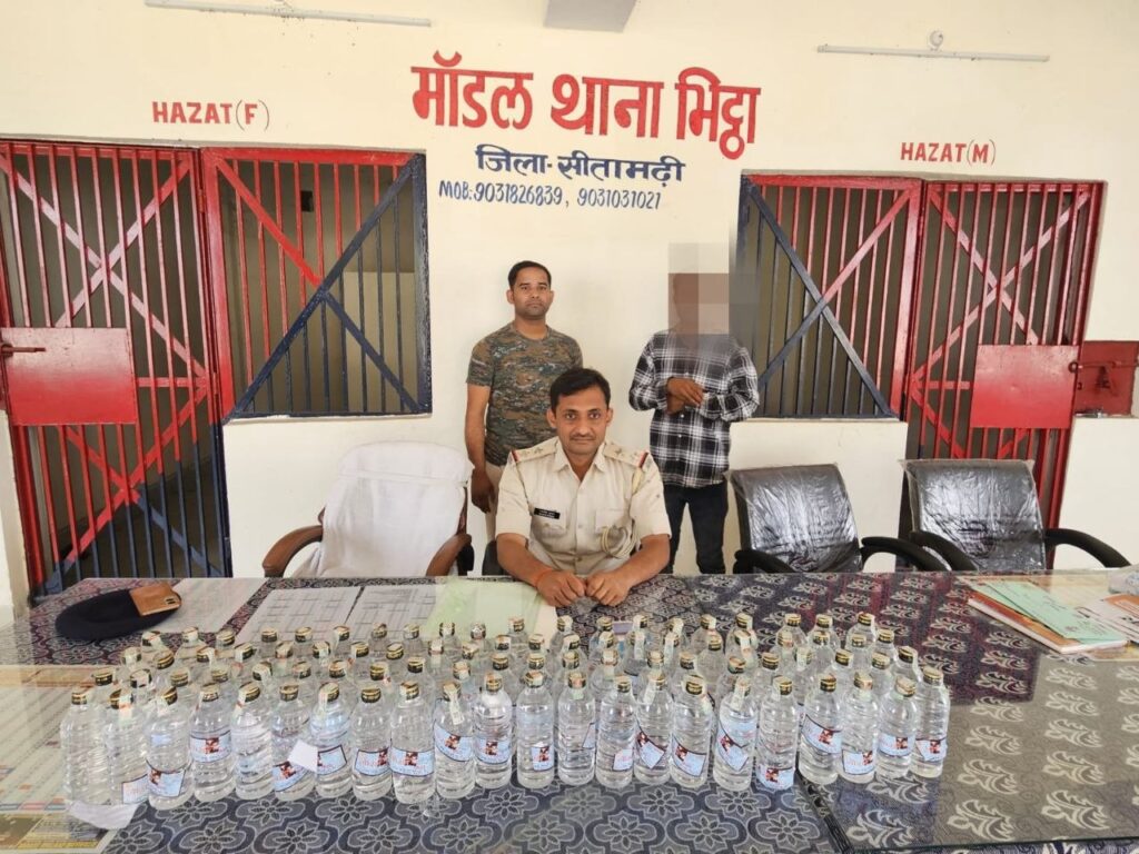 सीतामढ़ी जिला अंतर्गत “अभया ब्रिगेड” टीम विभिन्न स्कूलों, कॉलेजों, हॉस्टलों एवं कोचिंग संस्थानों में आने-जाने वाली महिलाओं एवं बच्चियों की सुरक्षा सुनिश्चित करने हेतु लगातार क्षेत्र में भ्रमणशील हैं। महिला पुलिस पदाधिकारी के नेतृत्व में गठित अभया ब्रिगेड महिलाओं एवं बच्चियों की सुरक्षा के प्रति पूर्णतः प्रतिबद्ध है।