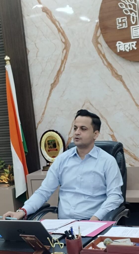 निजी विद्यालयों द्वारा मनमानी शुल्क वसूली एवं अनियमितताओं पर होगी सख्ती , जिलाधिकारी आनंद शर्मा ने जारी किए सख्त आदेश।