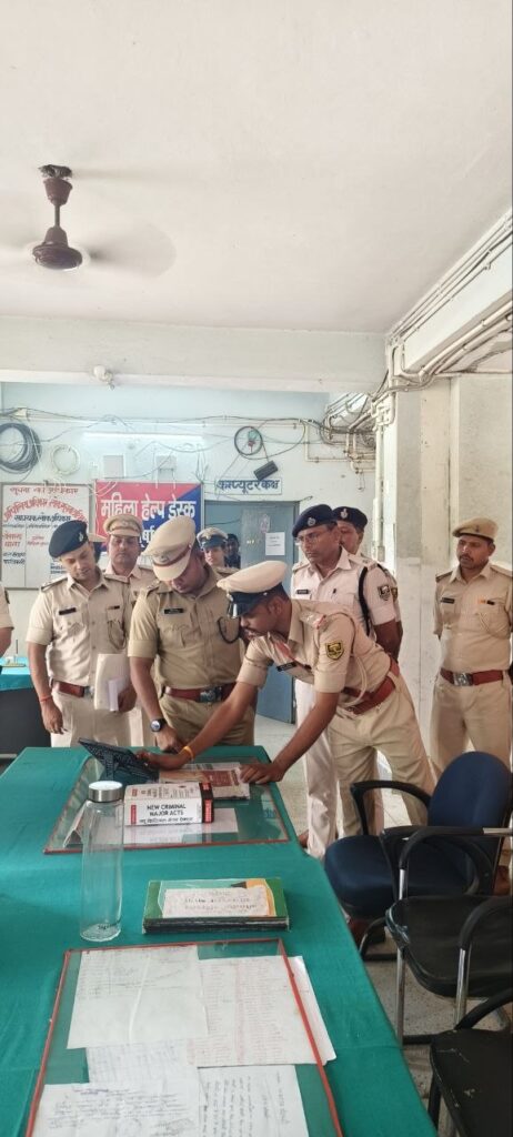 आज दिनांक 12.04.2026 को पुलिस अधीक्षक, सीतामढ़ी द्वारा सोनबरसा थाना का वार्षिक निरीक्षण किया गया।