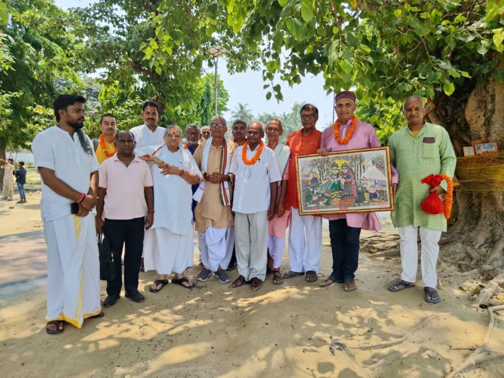 एकल अभियान संस्थापक वरिष्ठ प्रचारक श्याम जी गुप्त ने जानकी जन्मभूमि पुनौराधाम में पूजा आरती की।माता दरबार में पूजन कर महंत श्री कौशल किशोर दास जी से सीता जन्मभूमि की कथा सुनी।मिथिला पेंटिंग से निर्मित श्री राम दरबार एकल अभियान सीतामढ़ी की ओर सेभेंट किए।उत्तराधिकारी महंत राम कुमार दास जी ने सीता कुंड परिक्रमा कर इसके महत्व को सुनाया।भव्य सीता मंदिर निर्माण कार्य आरंभ होने की जानकारी दिए।