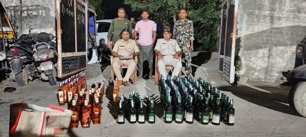 पुलिस अधीक्षक, सीतामढ़ी के निर्देशानुसार टाइगर गश्ती दल द्वारा बैंकिंग प्रतिष्ठानों /ATM, ज्वैलरी दुकानों एवं अन्य महत्वपूर्ण जगहों पर सुरक्षा-व्यवस्था सुनिश्चित करने हेतु विशेष सुरक्षा जांच की जा रही है।