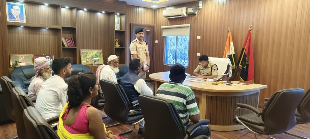 सीतामढ़ी में जन शिकायत सुनवाई: एसपी ने सुनीं समस्याएं, त्वरित कार्रवाई के निर्देश जारी