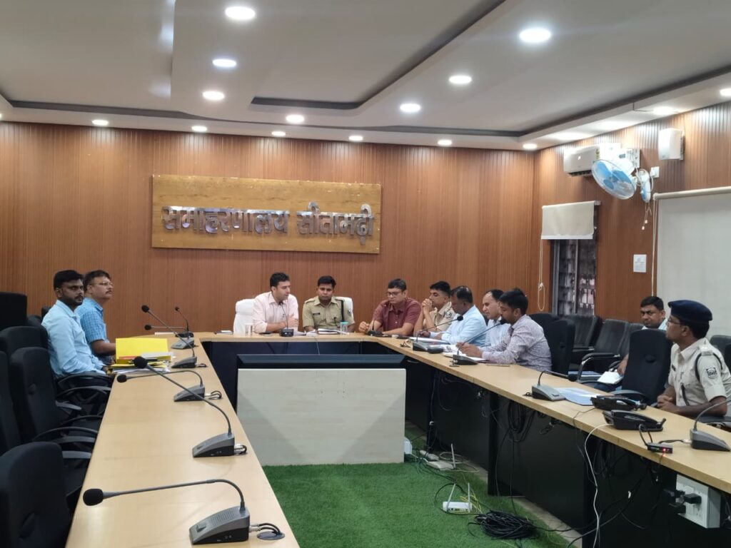 जिलाधिकारी की अध्यक्षता में भूमि विवाद, मद्द निषेध एवं खनन टास्क फोर्स की बैठक आयोजित