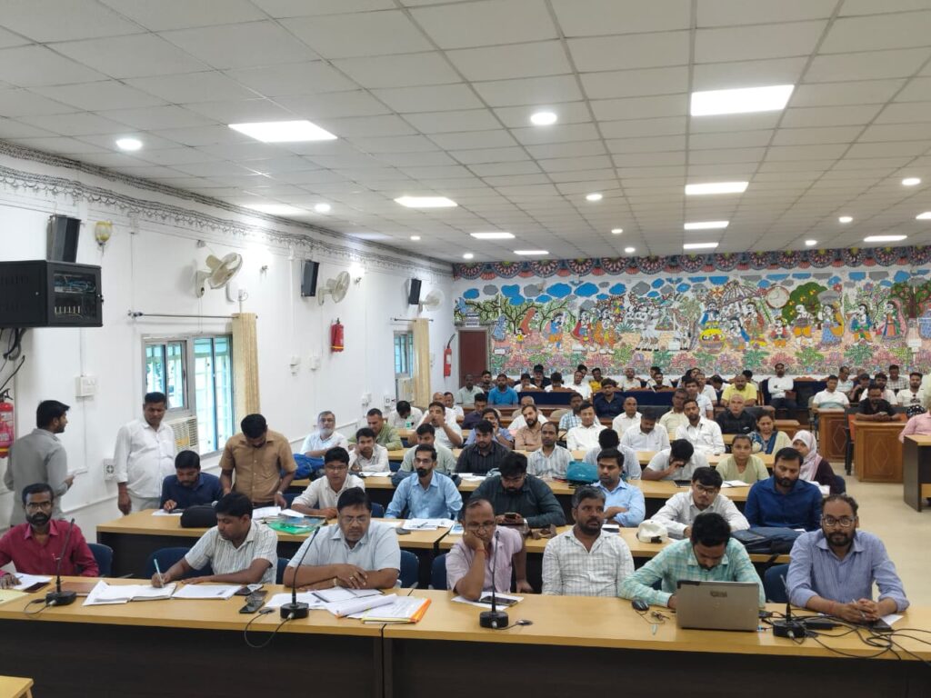 सीतामढ़ी में जल संकट पर DM सख्त: पेयजल योजनाओं में लापरवाही पर कार्रवाई की चेतावनी