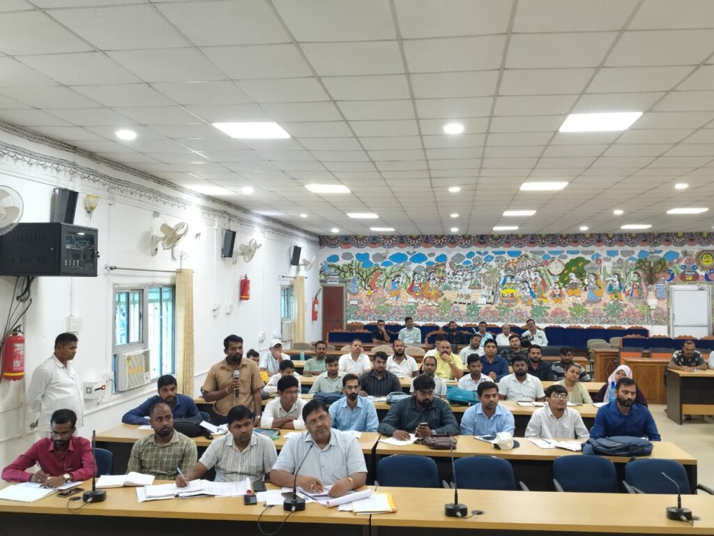 जिलाधिकारी सीतामढ़ी श्री रिची पांडेय की अध्यक्षता में परिचर्चा भवन में जिले में एलपीजी,पेट्रोल/डीजल की उपलब्धता को लेकर जिला आपूर्ति विभाग,सभी एम ओ ,सभी गैस एजेंसी,पेट्रोल पंप के प्रतिनिधियों के साथ बैठक की गई।