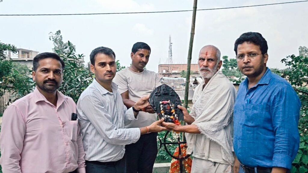 * प्राप्त अभिलेखयुक्त बौद्ध देवी तारा* *की प्रतिमा मिथिला* *ललित संग्रहालय* *को सुपुर्द।*