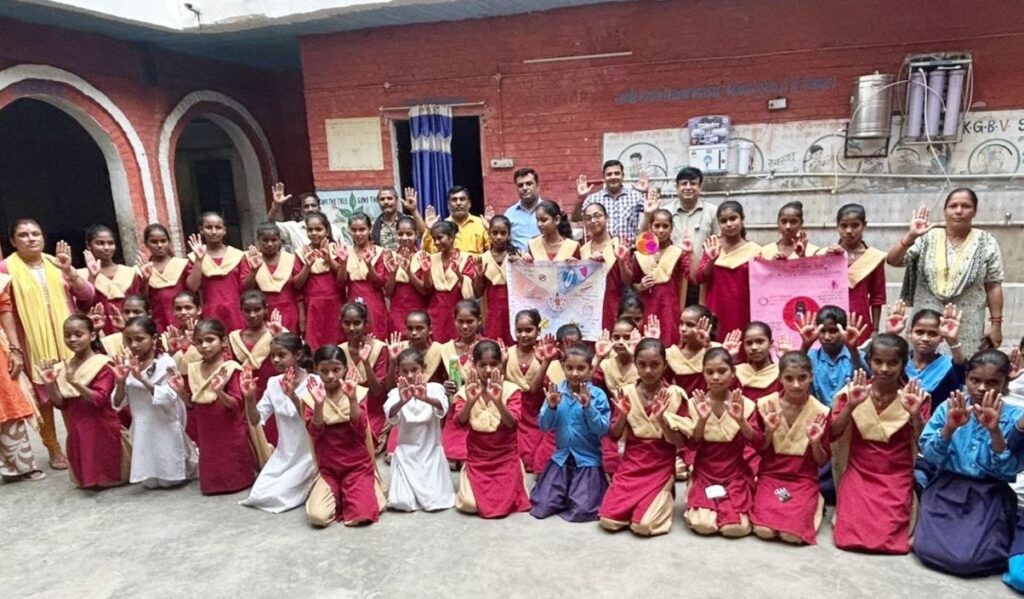 किशोरियों को मासिक धर्म स्वच्छता एवं एनीमिया से बचाव के प्रति किया गया जागरूक