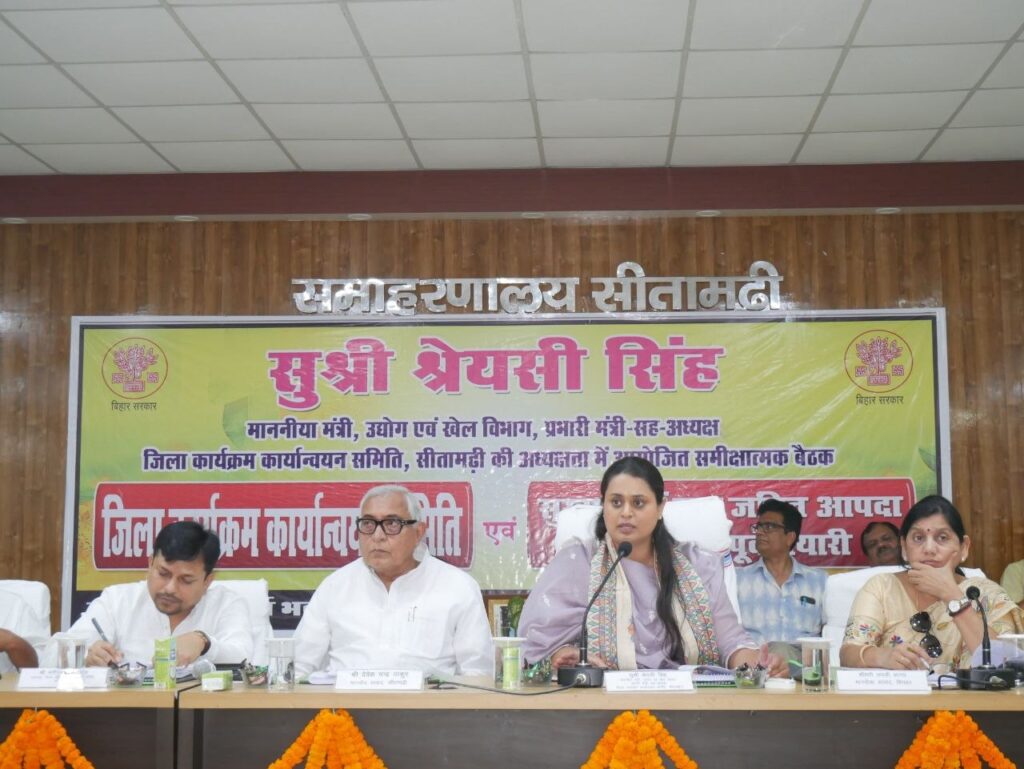 विकास योजनाओं के क्रियान्वयन में किसी प्रकार की लापरवाही बर्दाश्त नहीं की जाएगी : प्रभारी मंत्री