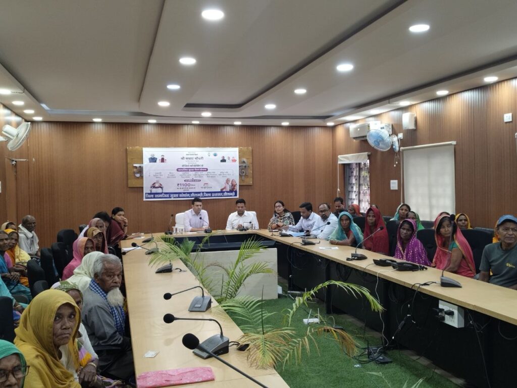 *माननीय मुख्यमंत्री के द्वारा सामाजिक सुरक्षा के पेंशनधारियों को आज दी गई मई माह के पेंशन की सौगात।*