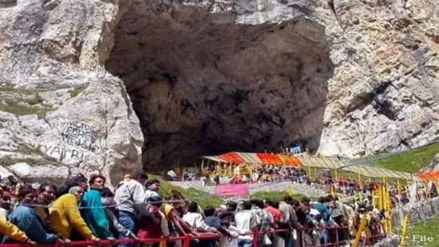 अमरनाथ यात्रा 2026 में नया रिकॉर्ड, श्रद्धालुओं की संख्या 4 लाख के पार; जम्मू से बालटाल के लिए 19वां जत्था रवाना