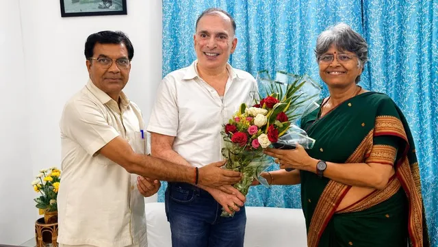 पूर्वांचल विश्वविद्यालय के दीक्षांत समारोह में पहुंचे मेजर जनरल गौतम, कुलपति ने किया भव्य स्वागत