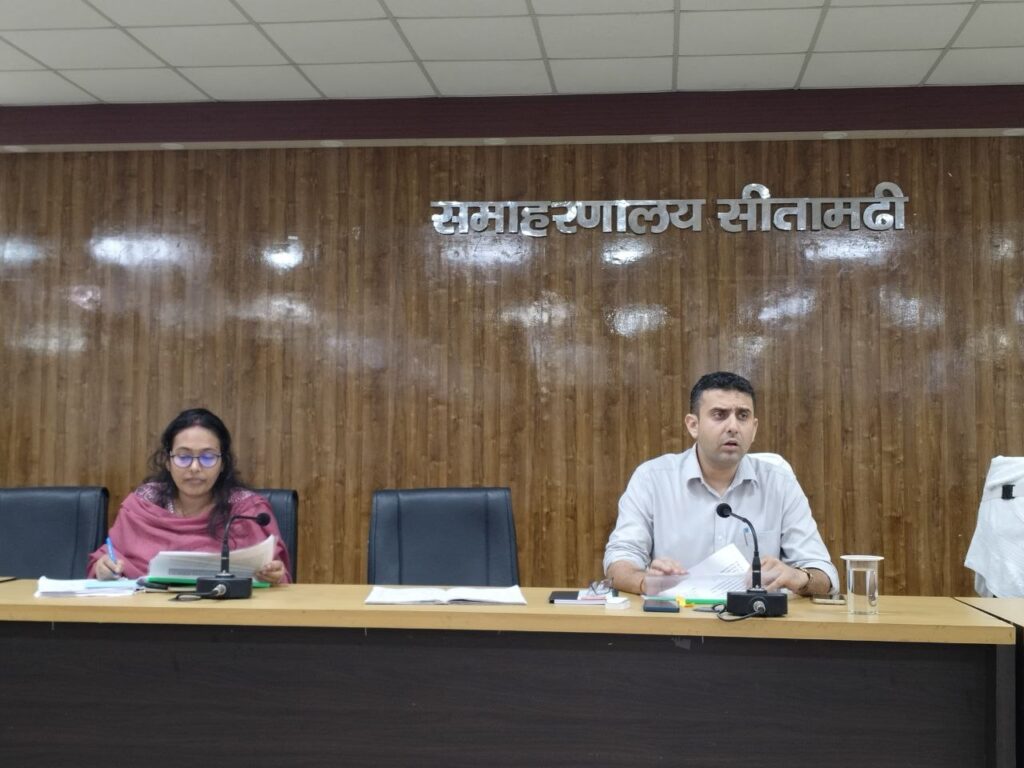 जिलाधिकारी रिची पांडेय की अध्यक्षता में आज परिचर्चा भवन में आईसीडीएस के कार्यों की समीक्षात्मक बैठक की गई।
