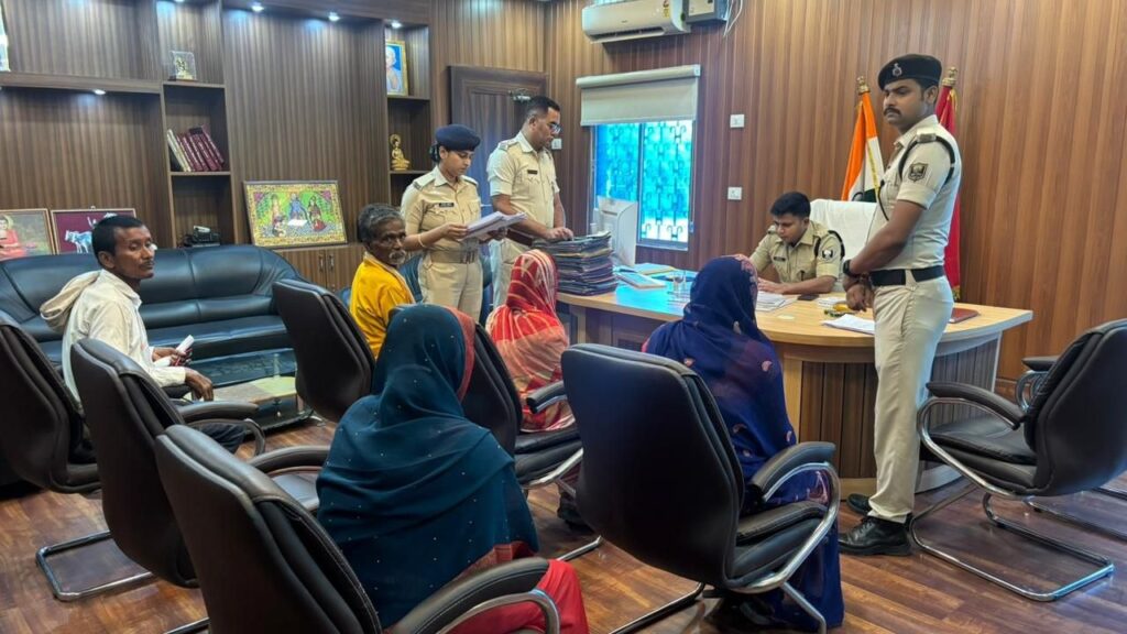 सीतामढ़ी SP कार्यालय में जन शिकायत सुनवाई, समस्याओं के त्वरित समाधान के निर्देश