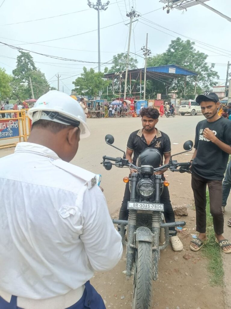 कमला गर्ल्स हाई स्कूल में महिला सुरक्षा जागरूकता अभियान, छात्राओं को साइबर अपराधों से बचाव की दी जानकारी
