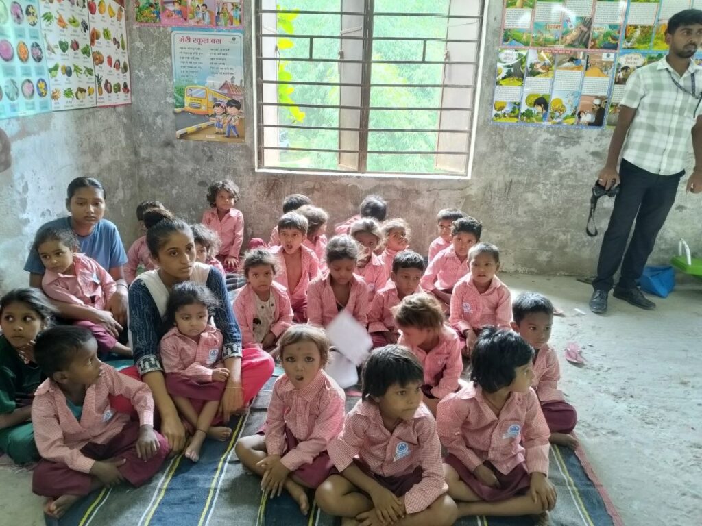 जिलाधिकारी सीतामढ़ी श्री रिची पांडे द्वारा आज मेजरगंज प्रखंड अंतर्गत बहेरा पंचायत के वार्ड संख्या-10 स्थित आंगनवाड़ी केंद्र का औचक निरीक्षण किया गया।