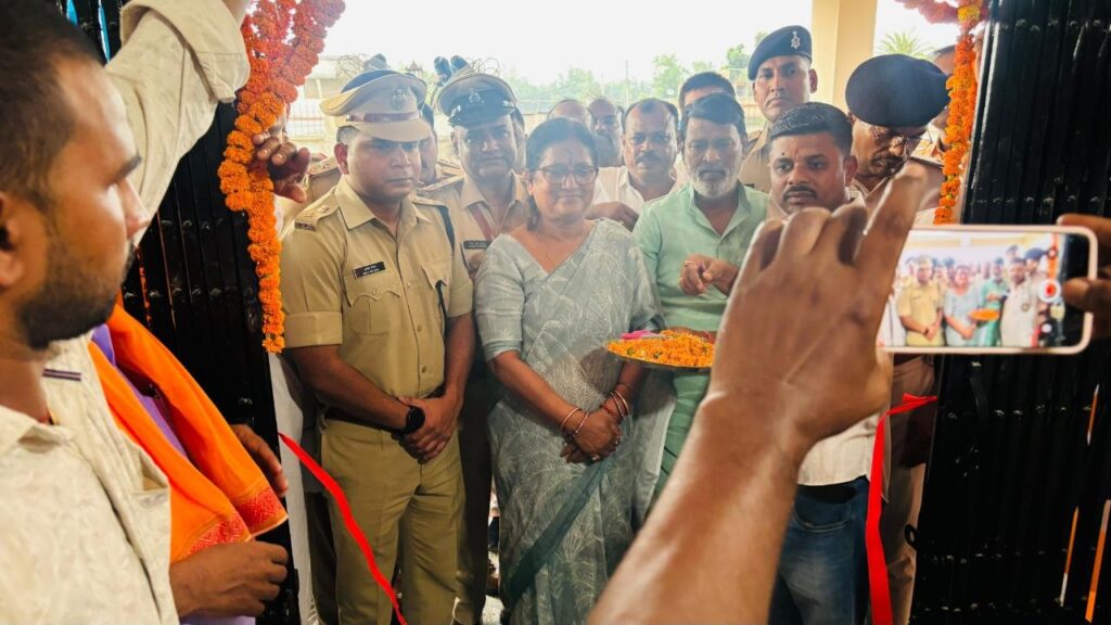 भुतही थाना के नवनिर्मित भवन का शुभारंभ, विधायक गायत्री देवी और एसपी ने किया निरीक्षण