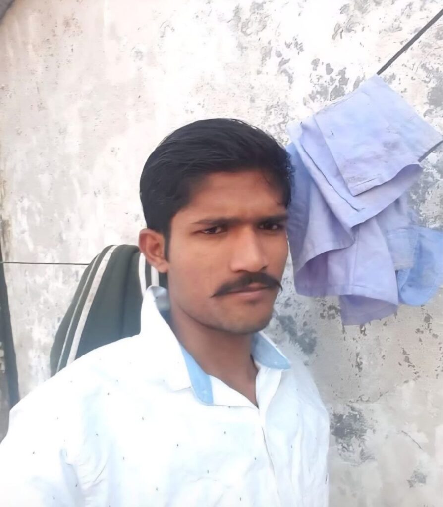 फिरारी रॉल समर्पित किए जाने के उपरांत पुलिस अधीक्षक, सीतामढ़ी द्वारा अभियुक्त प्रवचन साह