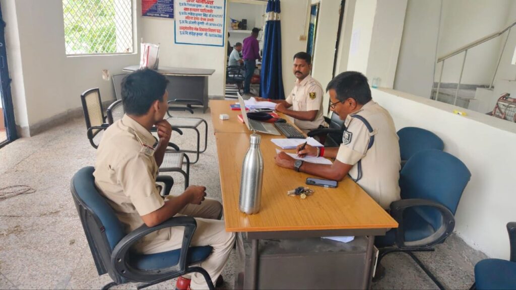 सीतामढ़ी में पुलिस का औचक निरीक्षण, गश्ती दल और डायल-112 की सक्रियता जांची गई