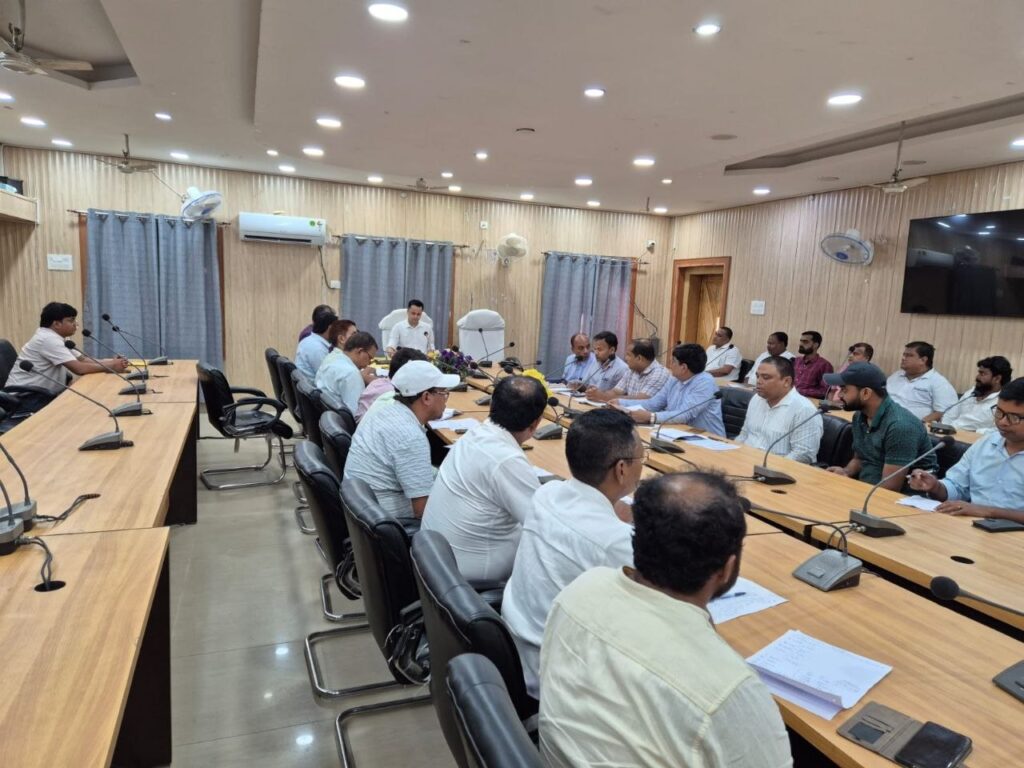 मधुबनी में CMR आपूर्ति की धीमी रफ्तार पर डीएम आनंद शर्मा नाराज, लंबित मामलों पर मांगा स्पष्टीकरण