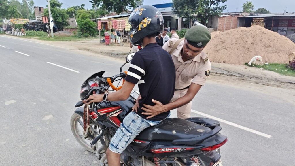 सीतामढ़ी में अपराध नियंत्रण के लिए सघन वाहन जांच अभियान, पुलिस की बढ़ी चौकसी