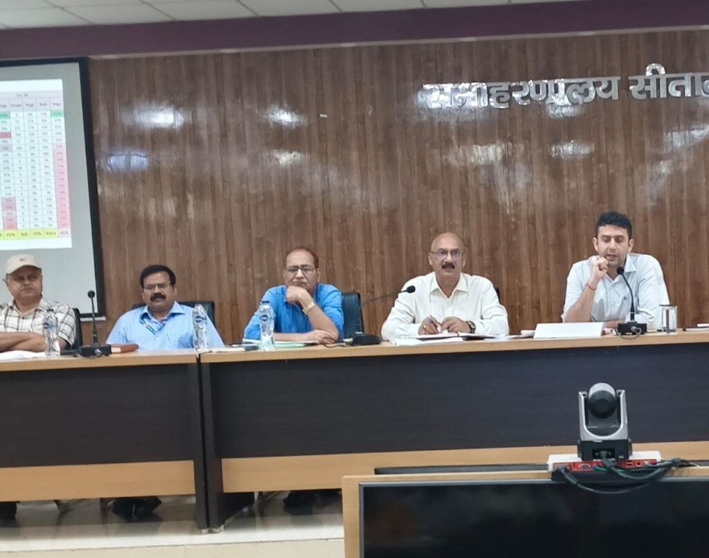 सीतामढ़ी में स्वास्थ्य सेवाओं की समीक्षा: संस्थागत प्रसव में बिहार में 7वां स्थान, लापरवाही पर कार्रवाई के निर्देश