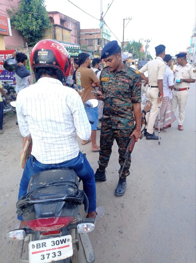 सीतामढ़ी में अपराध नियंत्रण को लेकर सघन वाहन जांच अभियान, संदिग्धों पर पुलिस की पैनी नजर