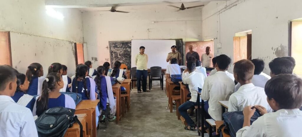 सीतामढ़ी में ‘नया सवेरा अभियान-3.0’ के तहत निबंध प्रतियोगिता, बच्चों ने दिया बाल संरक्षण का संदेश