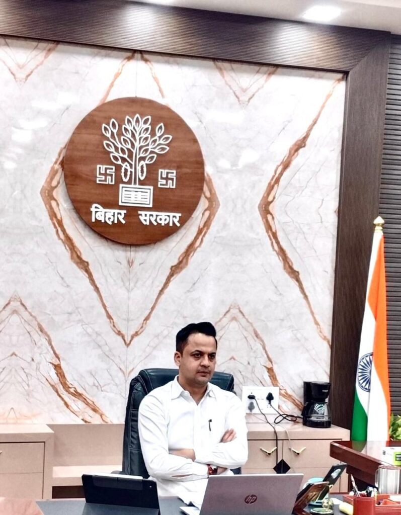 ⬛ जिलाधिकारी की अध्यक्षता में साप्ताहिक समीक्षा बैठक आयोजित।