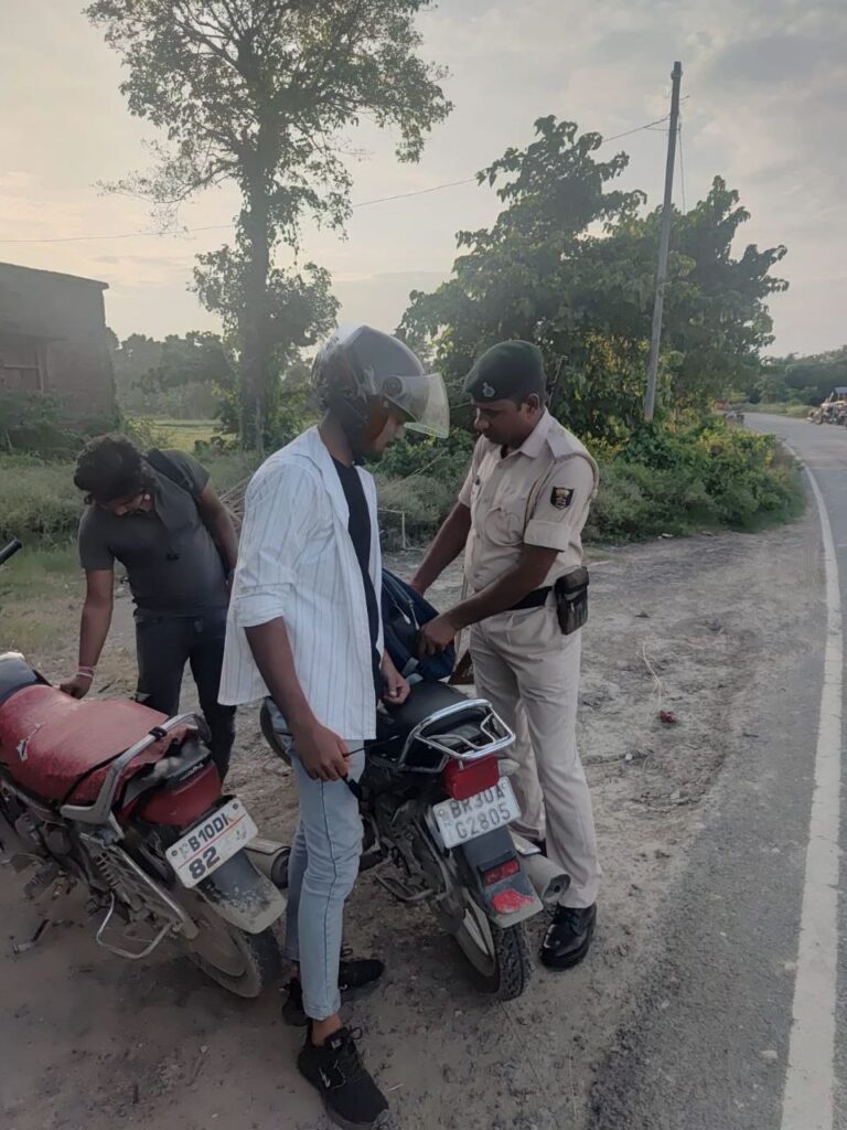 सीतामढ़ी में सघन वाहन जांच अभियान जारी, अपराधियों और असामाजिक तत्वों पर पुलिस की कड़ी नजर