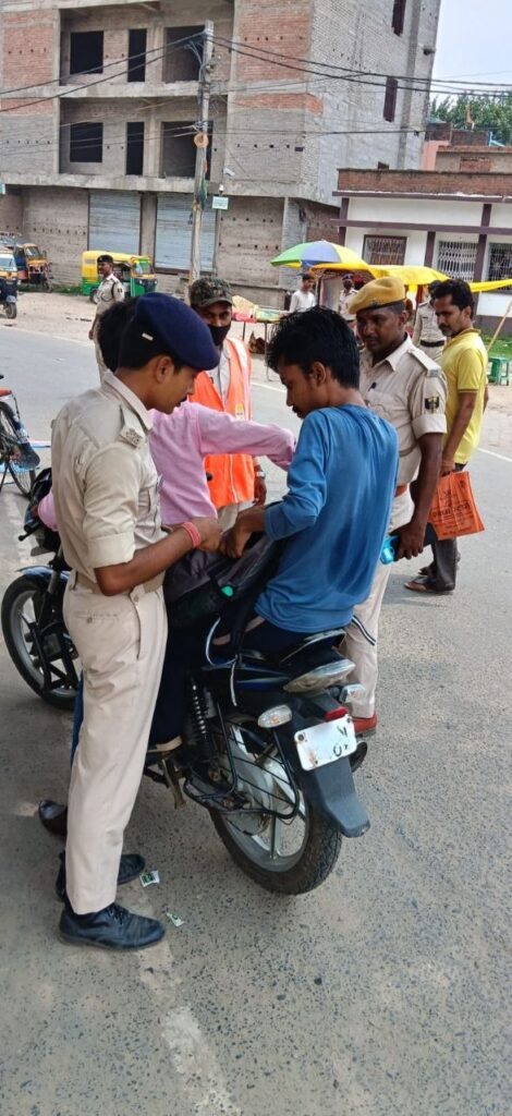 सीतामढ़ी पुलिस का सघन वाहन जांच अभियान जारी, अपराधियों और असामाजिक तत्वों पर रखी जा रही कड़ी नजर